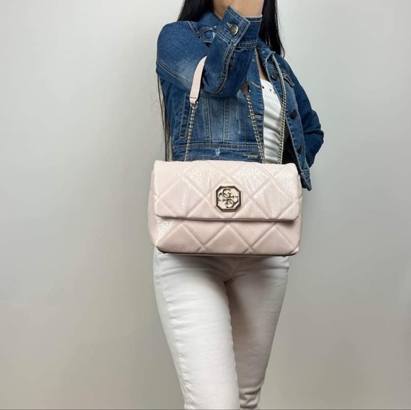 GUESS Dilla Quilted Logo - Picture 15 of 16